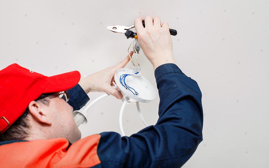 je recherche un électricien Buc